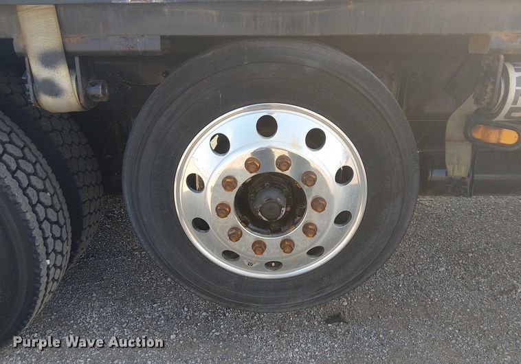 image for item NU9722 2019 Western Star 4700 flatbed truck