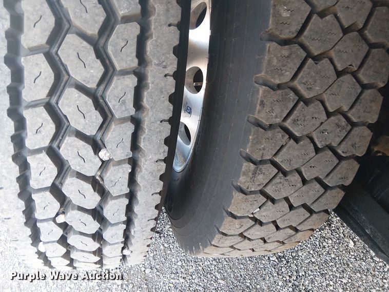 image for item NU9722 2019 Western Star 4700 flatbed truck