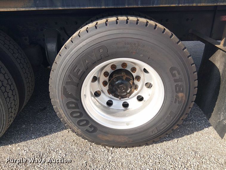 image for item NU9722 2019 Western Star 4700 flatbed truck