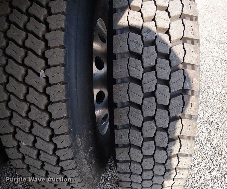 image for item NU9722 2019 Western Star 4700 flatbed truck