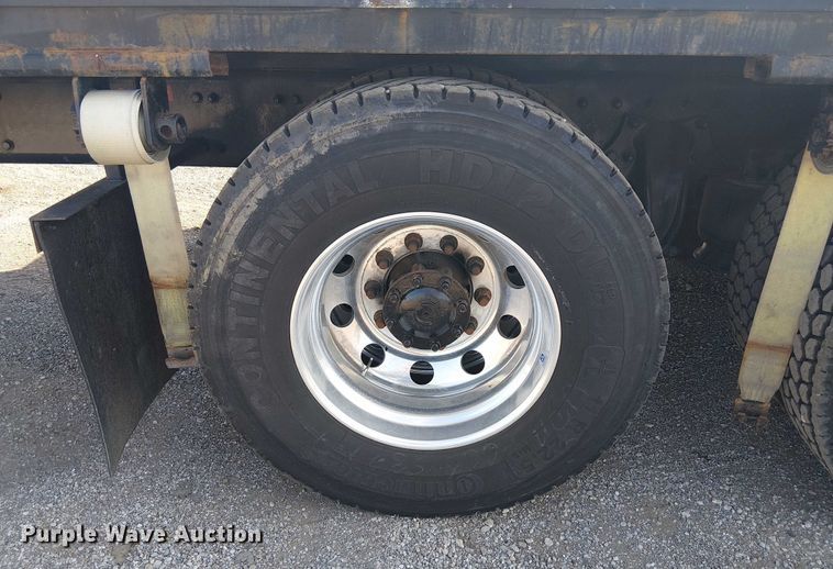 image for item NU9722 2019 Western Star 4700 flatbed truck