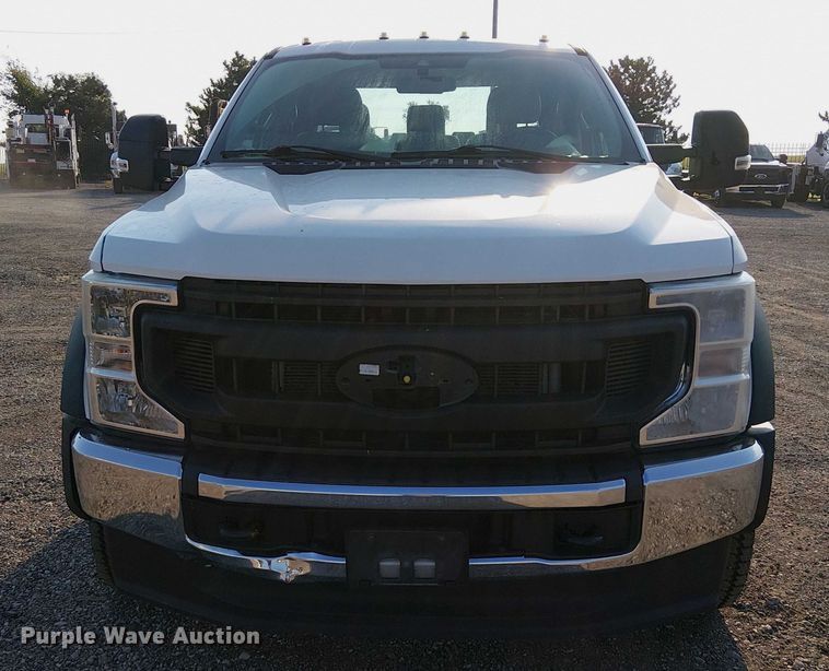 image for item NU9725 2022 Ford F550 Super Duty truck cab and chassis