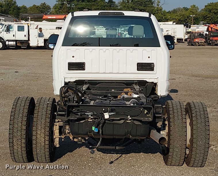 image for item NU9725 2022 Ford F550 Super Duty truck cab and chassis