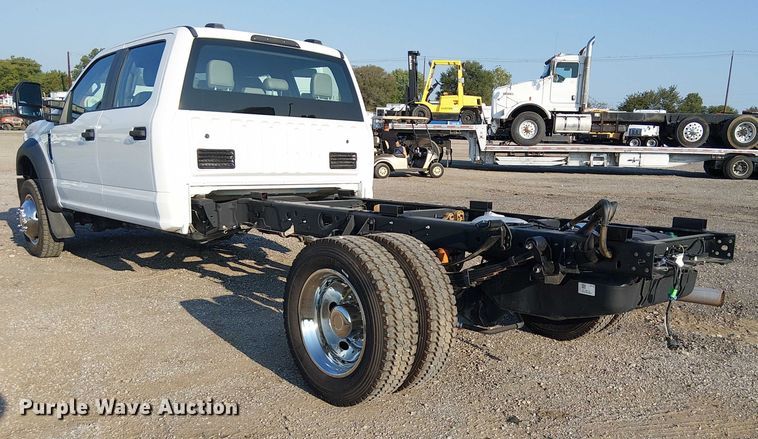 image for item NU9725 2022 Ford F550 Super Duty truck cab and chassis