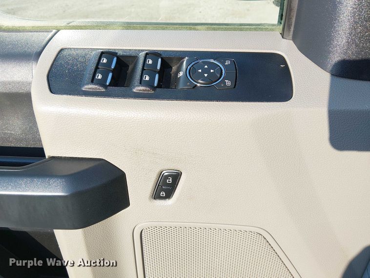 image for item NU9725 2022 Ford F550 Super Duty truck cab and chassis