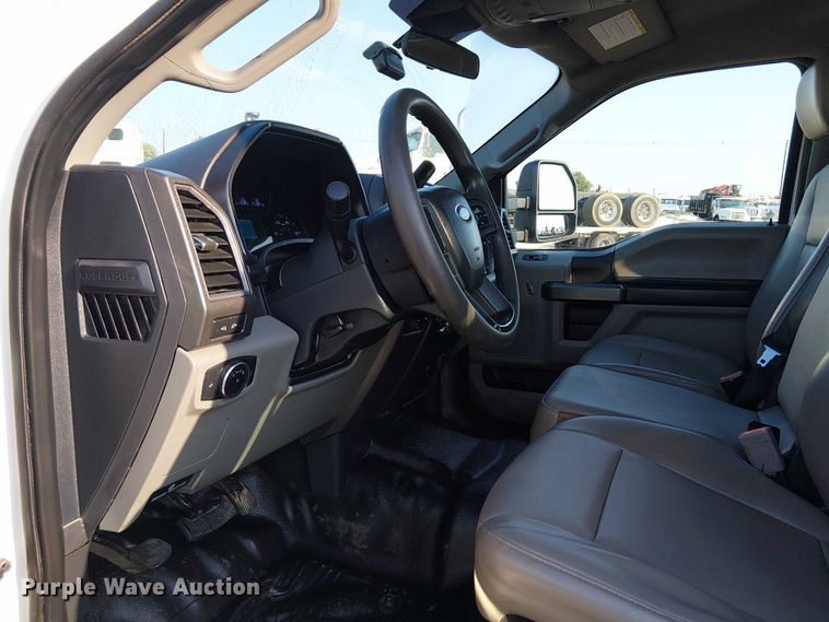 image for item NU9725 2022 Ford F550 Super Duty truck cab and chassis