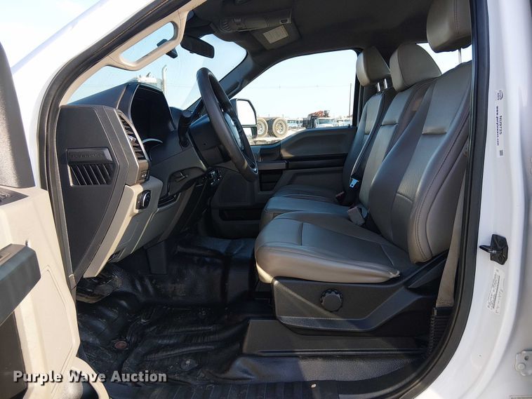 image for item NU9725 2022 Ford F550 Super Duty truck cab and chassis