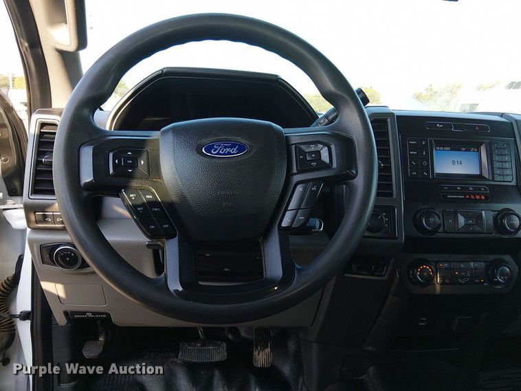 image for item NU9725 2022 Ford F550 Super Duty truck cab and chassis