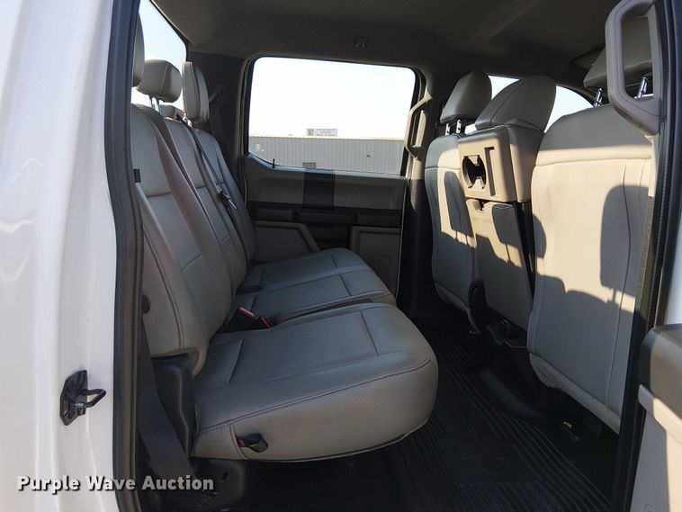 image for item NU9725 2022 Ford F550 Super Duty truck cab and chassis