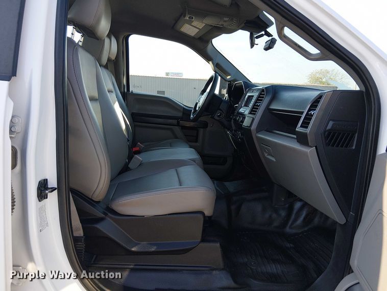 image for item NU9725 2022 Ford F550 Super Duty truck cab and chassis