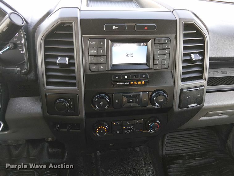 image for item NU9725 2022 Ford F550 Super Duty truck cab and chassis