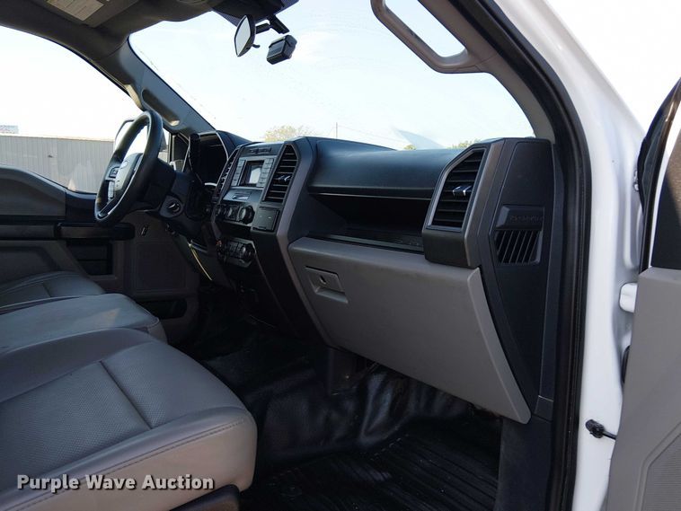 image for item NU9725 2022 Ford F550 Super Duty truck cab and chassis