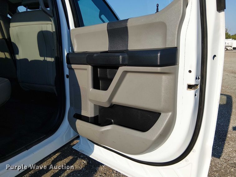 image for item NU9725 2022 Ford F550 Super Duty truck cab and chassis