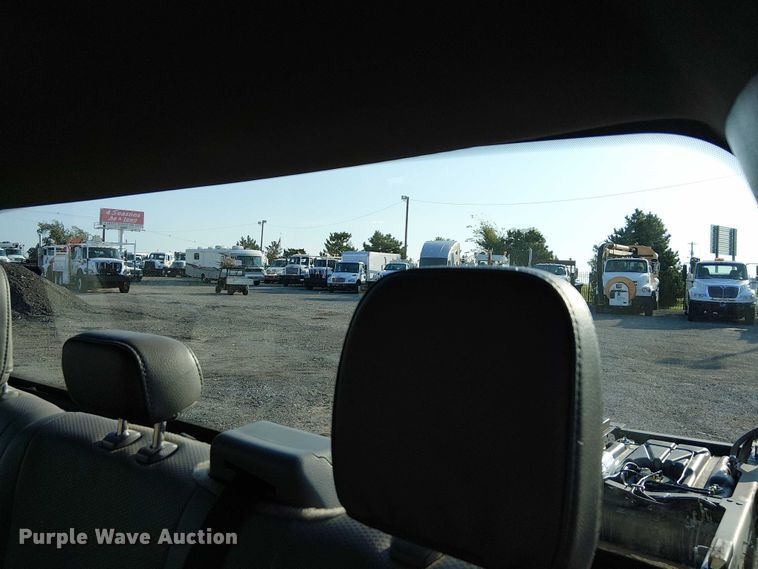 image for item NU9725 2022 Ford F550 Super Duty truck cab and chassis