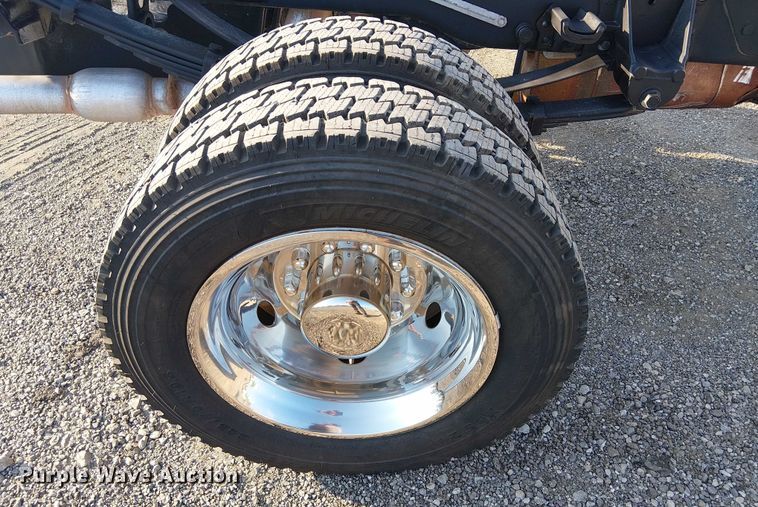 image for item NU9725 2022 Ford F550 Super Duty truck cab and chassis