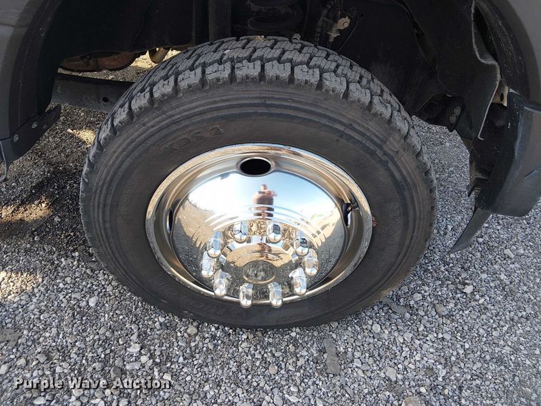 image for item NU9725 2022 Ford F550 Super Duty truck cab and chassis