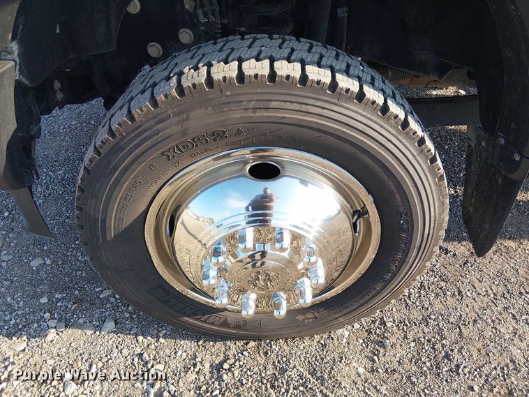 image for item NU9725 2022 Ford F550 Super Duty truck cab and chassis