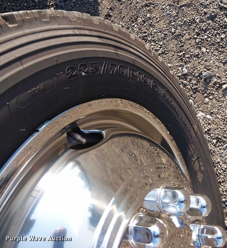 image for item NU9725 2022 Ford F550 Super Duty truck cab and chassis