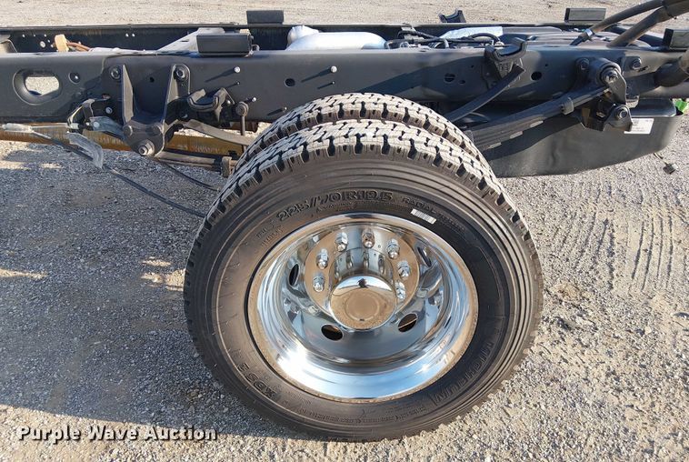 image for item NU9725 2022 Ford F550 Super Duty truck cab and chassis