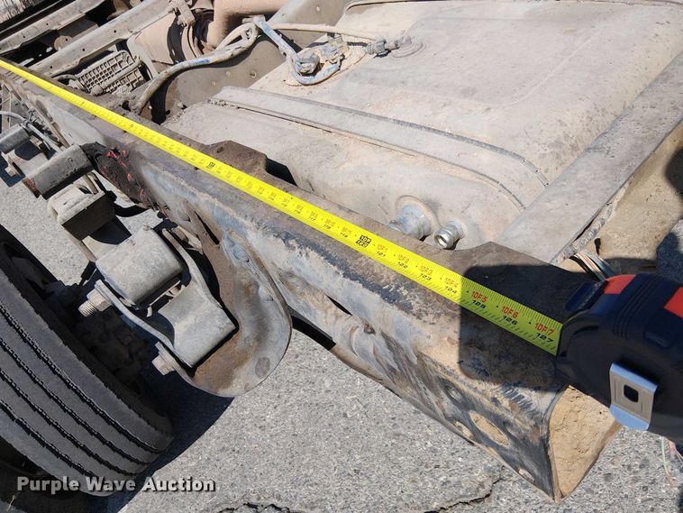 image for item YA0985 2013 Ford F450 Super Duty truck cab and chassis