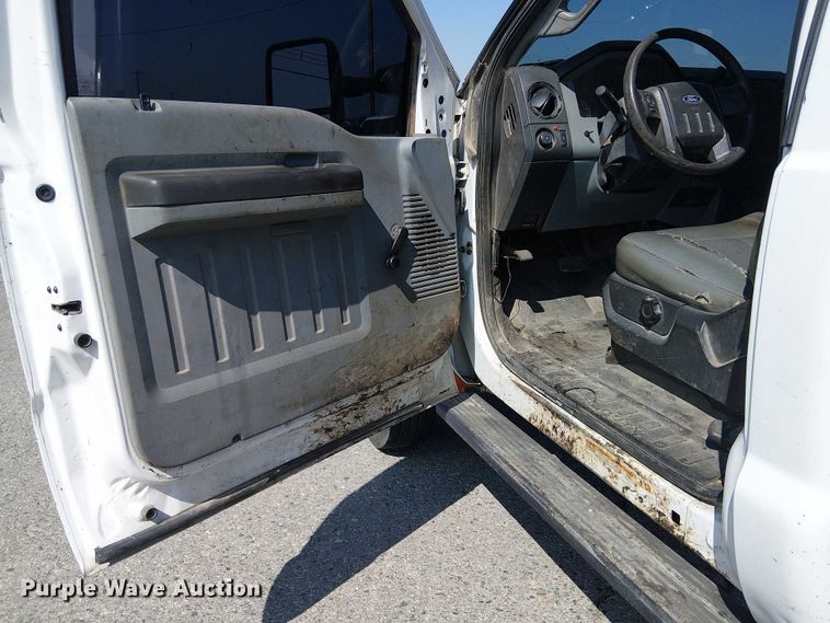 image for item YA0985 2013 Ford F450 Super Duty truck cab and chassis