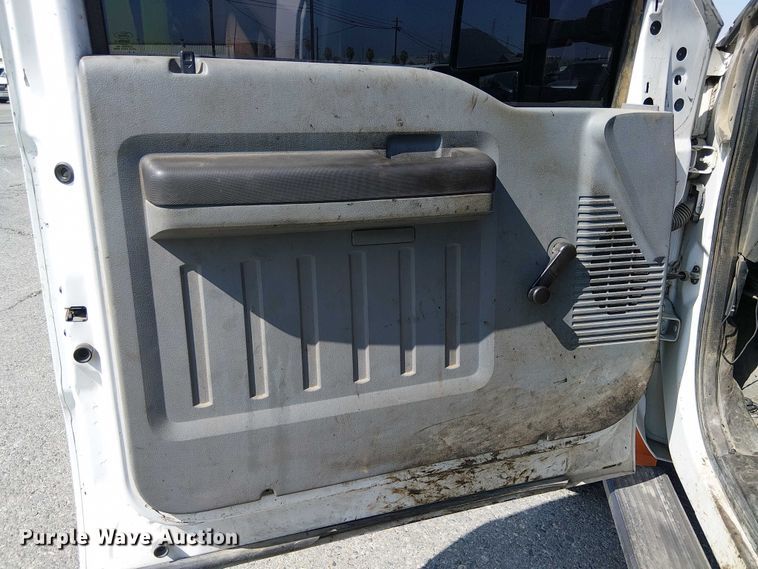 image for item YA0985 2013 Ford F450 Super Duty truck cab and chassis