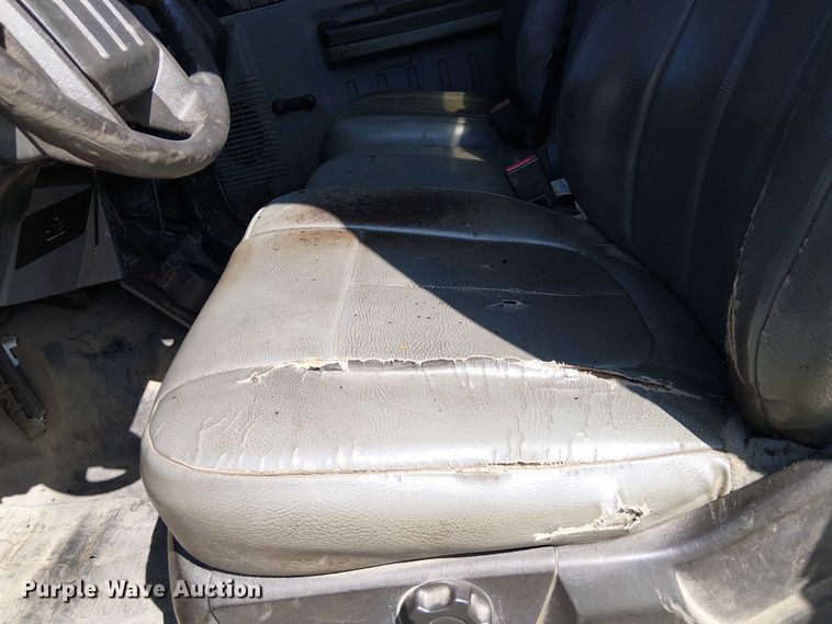 image for item YA0985 2013 Ford F450 Super Duty truck cab and chassis