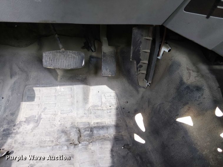 image for item YA0985 2013 Ford F450 Super Duty truck cab and chassis