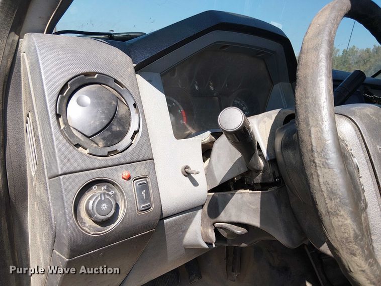 image for item YA0985 2013 Ford F450 Super Duty truck cab and chassis