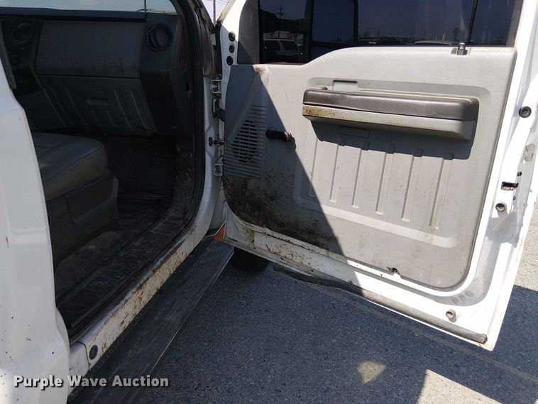 image for item YA0985 2013 Ford F450 Super Duty truck cab and chassis