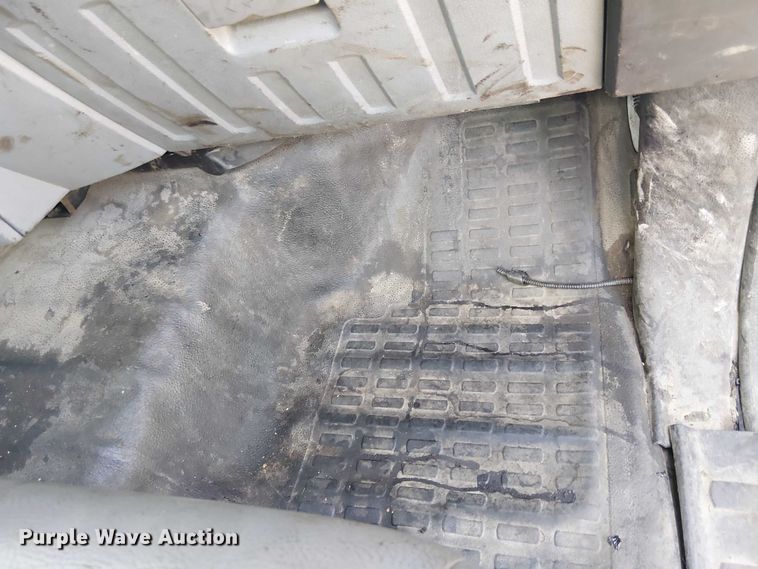 image for item YA0985 2013 Ford F450 Super Duty truck cab and chassis