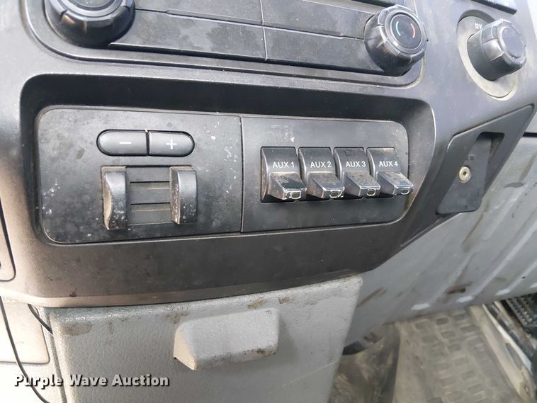 image for item YA0985 2013 Ford F450 Super Duty truck cab and chassis