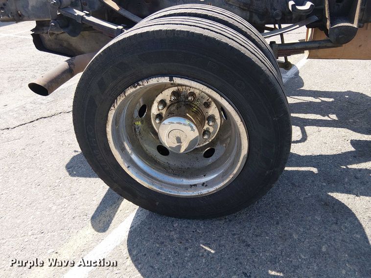 image for item YA0985 2013 Ford F450 Super Duty truck cab and chassis