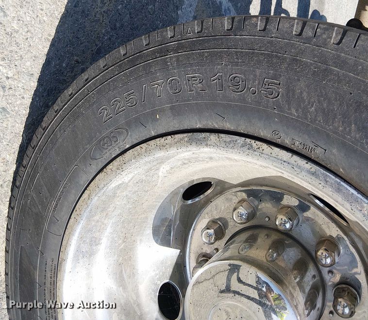 image for item YA0985 2013 Ford F450 Super Duty truck cab and chassis