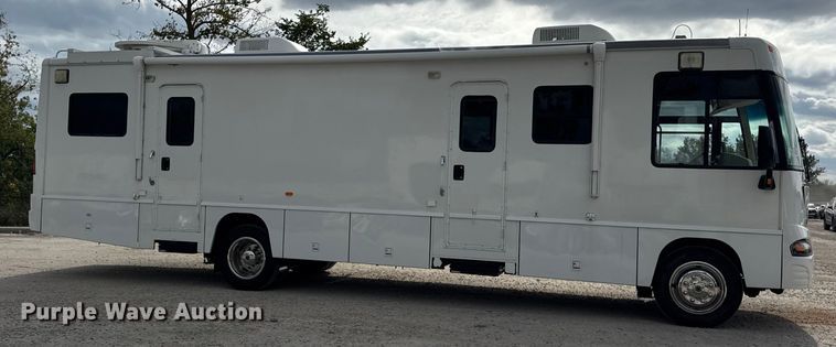 image for item YA1181 2005 Winnebago mobile command center