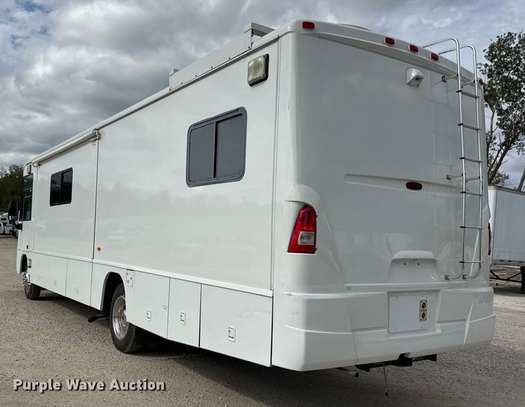 image for item YA1181 2005 Winnebago mobile command center