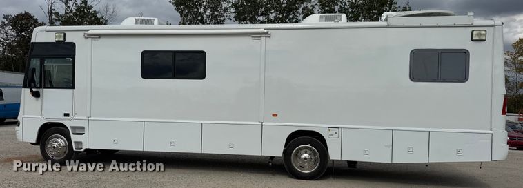 image for item YA1181 2005 Winnebago mobile command center