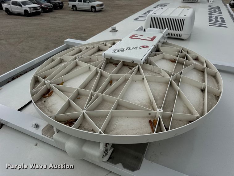 image for item YA1181 2005 Winnebago mobile command center