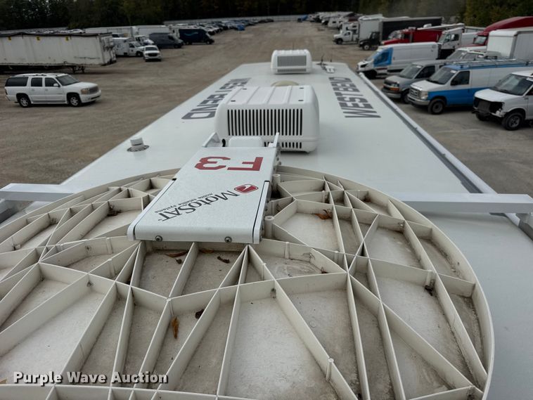 image for item YA1181 2005 Winnebago mobile command center