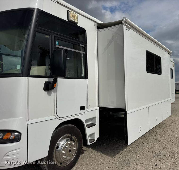 image for item YA1181 2005 Winnebago mobile command center