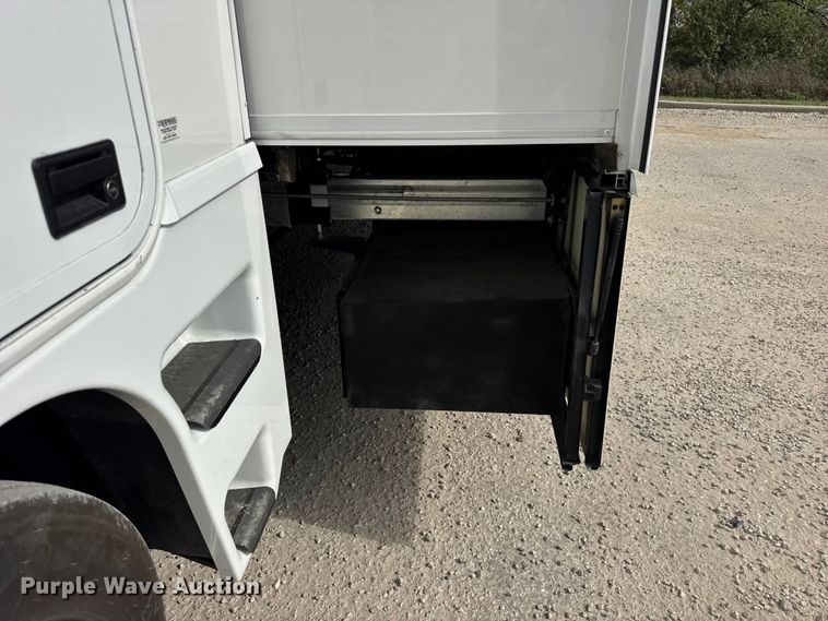 image for item YA1181 2005 Winnebago mobile command center