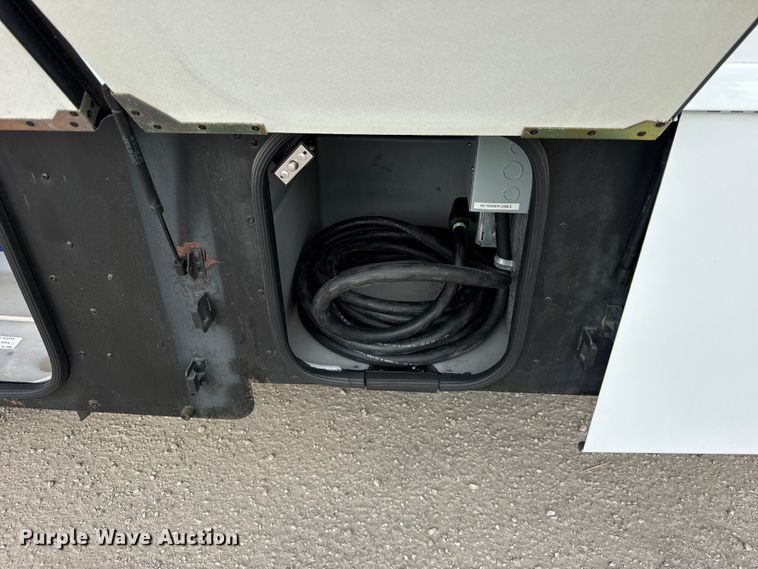 image for item YA1181 2005 Winnebago mobile command center