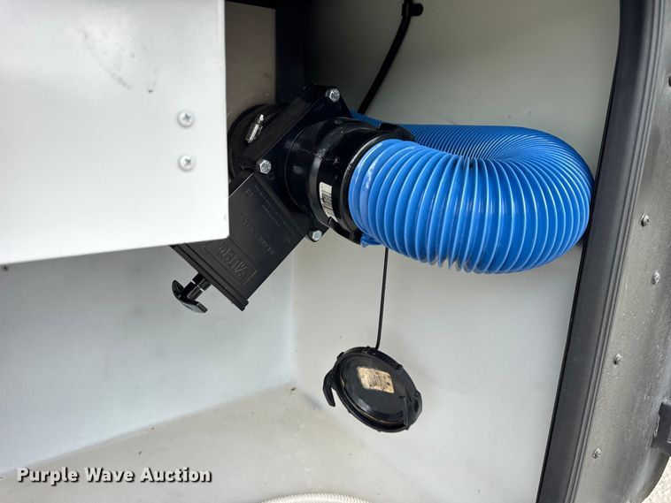 image for item YA1181 2005 Winnebago mobile command center