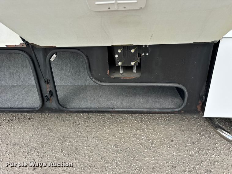 image for item YA1181 2005 Winnebago mobile command center