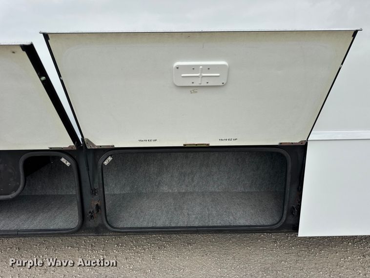 image for item YA1181 2005 Winnebago mobile command center