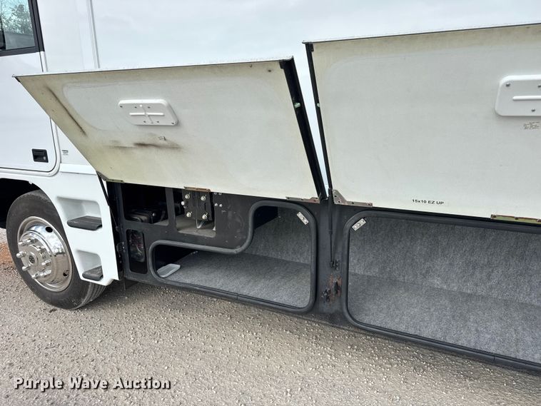 image for item YA1181 2005 Winnebago mobile command center