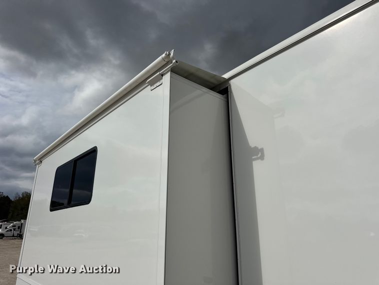 image for item YA1181 2005 Winnebago mobile command center