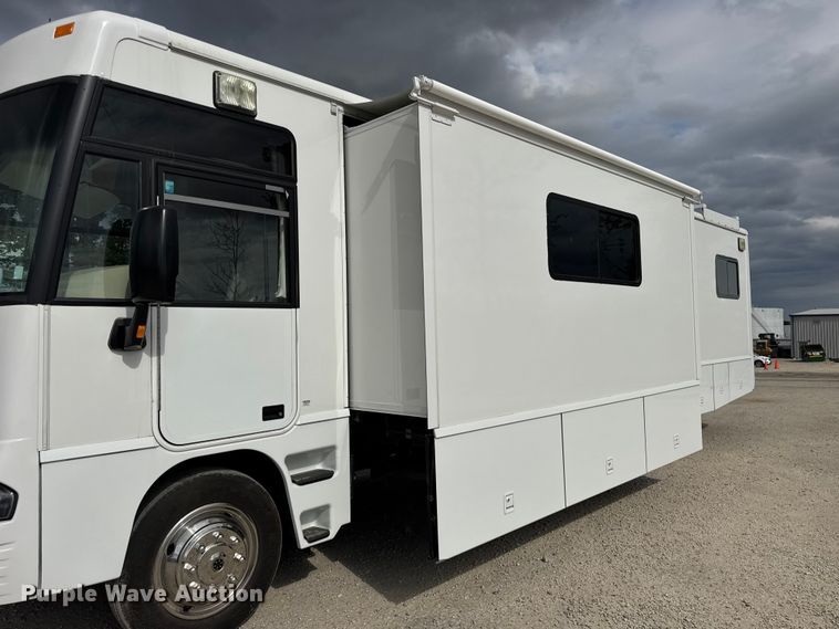 image for item YA1181 2005 Winnebago mobile command center