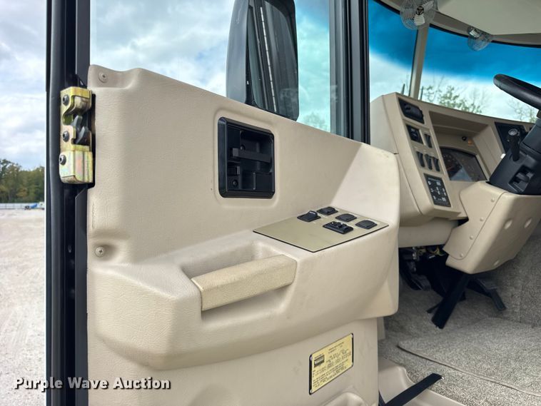 image for item YA1181 2005 Winnebago mobile command center