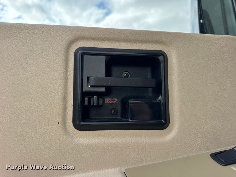 image for item YA1181 2005 Winnebago mobile command center